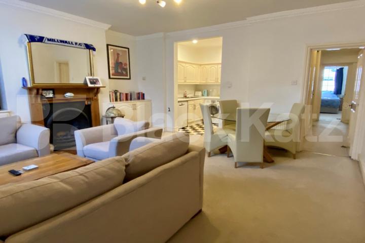 Spacious two bedroomed lower ground garden flat Alderney Street, Victoria / Pimlico
